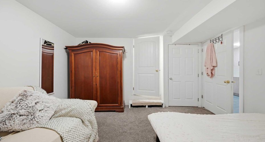 172 Castlebrook Road, Calgary, Alberta T3J 1P1, 5 Bedrooms Bedrooms, ,3 BathroomsBathrooms,Residential,For Sale,Castlebrook,A2301129