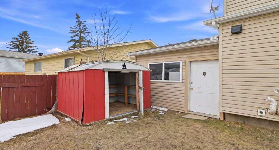 172 Castlebrook Road, Calgary, Alberta T3J 1P1, 5 Bedrooms Bedrooms, ,3 BathroomsBathrooms,Residential,For Sale,Castlebrook,A2301129