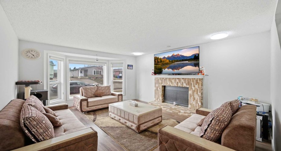 172 Castlebrook Road, Calgary, Alberta T3J 1P1, 5 Bedrooms Bedrooms, ,3 BathroomsBathrooms,Residential,For Sale,Castlebrook,A2301129