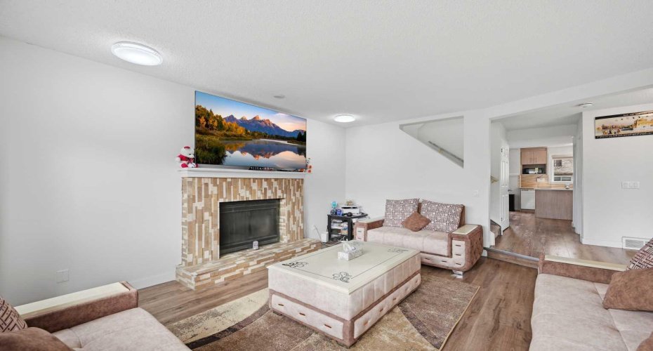 172 Castlebrook Road, Calgary, Alberta T3J 1P1, 5 Bedrooms Bedrooms, ,3 BathroomsBathrooms,Residential,For Sale,Castlebrook,A2301129