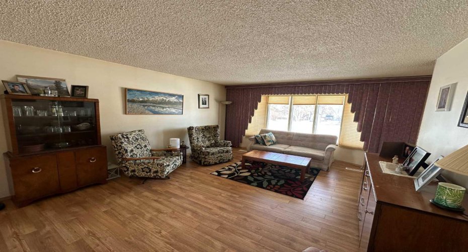 21 1 Avenue, Derwent, Alberta T0B 1C0, 4 Bedrooms Bedrooms, ,3 BathroomsBathrooms,Residential,For Sale,1,A2301307