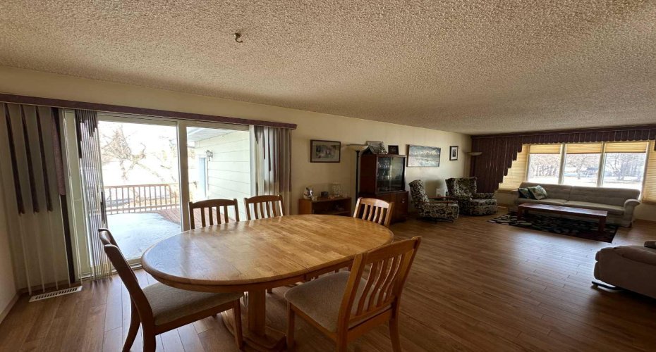 21 1 Avenue, Derwent, Alberta T0B 1C0, 4 Bedrooms Bedrooms, ,3 BathroomsBathrooms,Residential,For Sale,1,A2301307