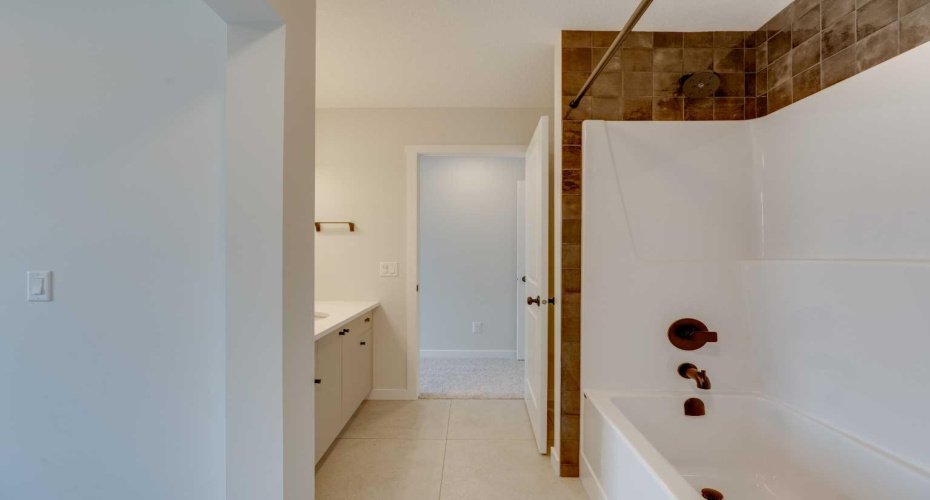 1273 Creekview Drive, Calgary, Alberta T2X 5Y7, 3 Bedrooms Bedrooms, ,3 BathroomsBathrooms,Residential,For Sale,Creekview,A2302154