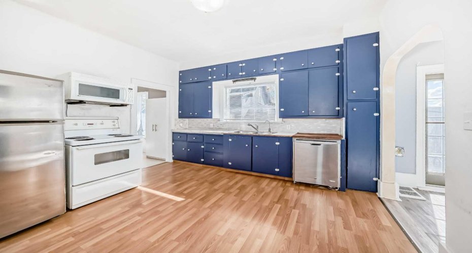 5017 54 Ave, Ponoka, Alberta T4J 1H2, 2 Bedrooms Bedrooms, ,3 BathroomsBathrooms,Residential,For Sale,54 Ave,A2302226