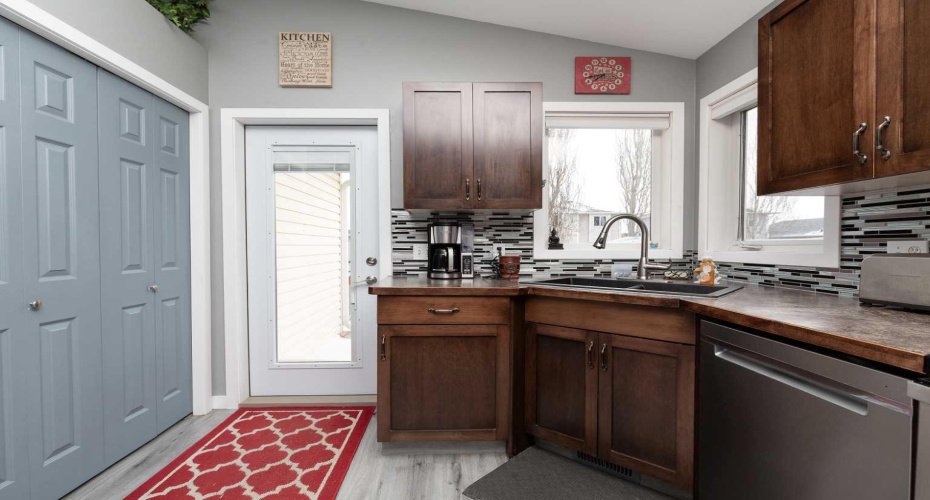 53 St James Crescent, Lethbridge, Alberta T1H 6M5, 4 Bedrooms Bedrooms, ,2 BathroomsBathrooms,Residential,For Sale,St James,A2302633