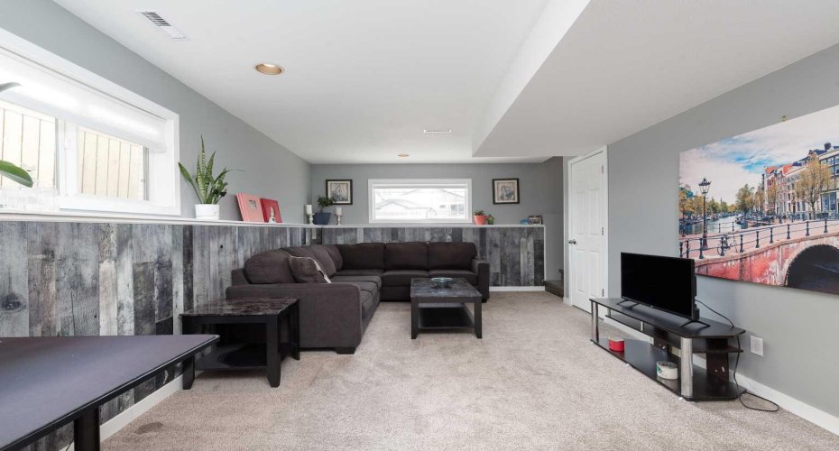 53 St James Crescent, Lethbridge, Alberta T1H 6M5, 4 Bedrooms Bedrooms, ,2 BathroomsBathrooms,Residential,For Sale,St James,A2302633