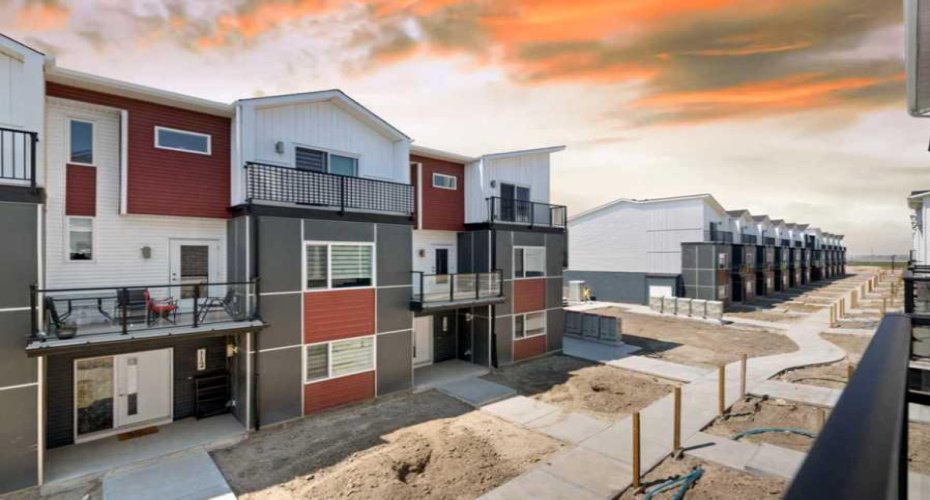 52 Red Sky Villas, Calgary, Alberta T3N1N3, 3 Bedrooms Bedrooms, ,4 BathroomsBathrooms,Residential,For Sale,Red Sky,A2303122