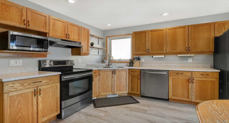 10138 115 Avenue, Grande Prairie, Alberta T8V 7E6, 5 Bedrooms Bedrooms, ,3 BathroomsBathrooms,Residential,For Sale,115,A2303152