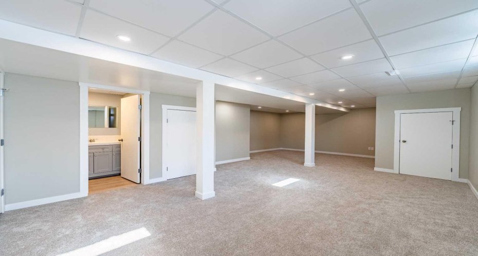 528 Queensland Place, Calgary, Alberta T2J 4T3, 3 Bedrooms Bedrooms, ,2 BathroomsBathrooms,Residential,For Sale,Queensland,A2303211