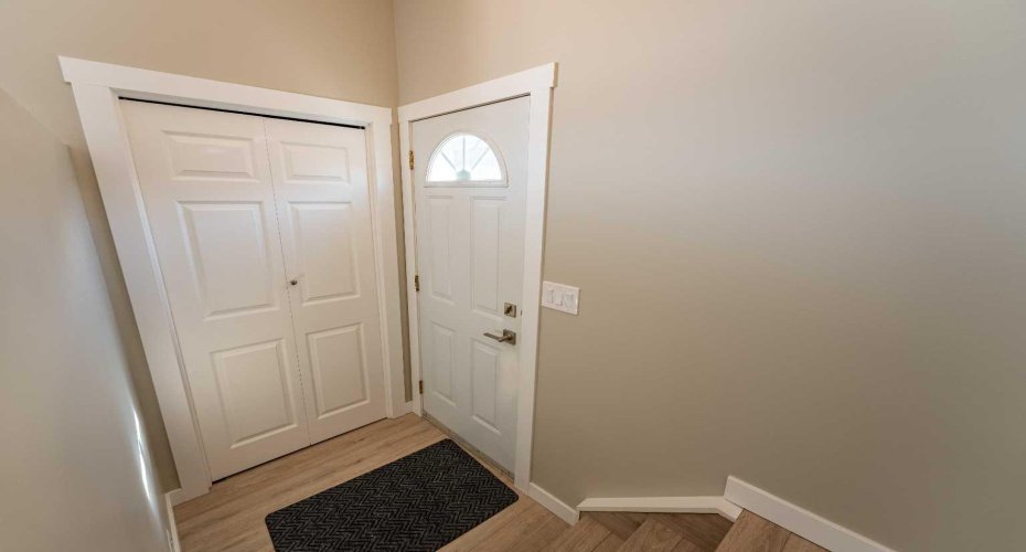 528 Queensland Place, Calgary, Alberta T2J 4T3, 3 Bedrooms Bedrooms, ,2 BathroomsBathrooms,Residential,For Sale,Queensland,A2303211