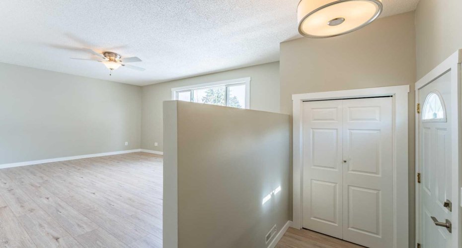 528 Queensland Place, Calgary, Alberta T2J 4T3, 3 Bedrooms Bedrooms, ,2 BathroomsBathrooms,Residential,For Sale,Queensland,A2303211