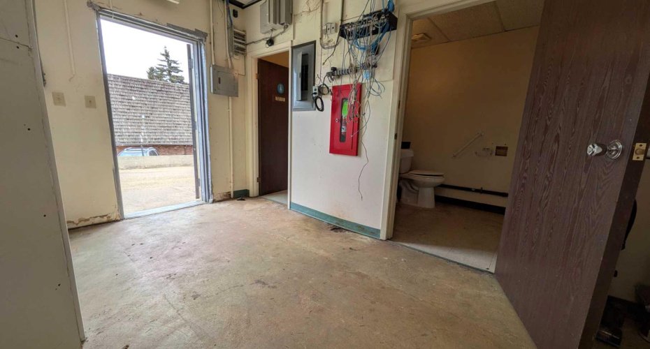 6006 48 Avenue, Camrose, Alberta T4V 0K3, ,Commercial,For Lease,48,A2303337