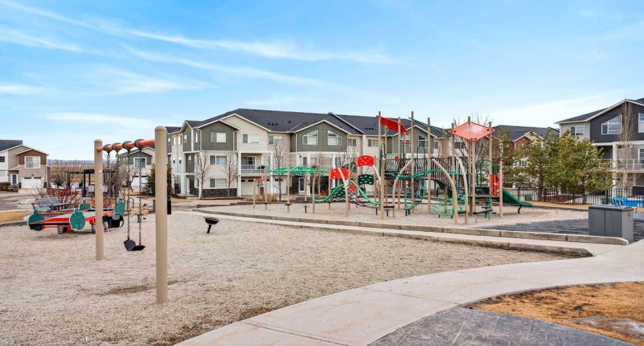 404 Redstone View, Calgary, Alberta T3N 0M9, 2 Bedrooms Bedrooms, ,3 BathroomsBathrooms,Residential,For Sale,Redstone,A2303341