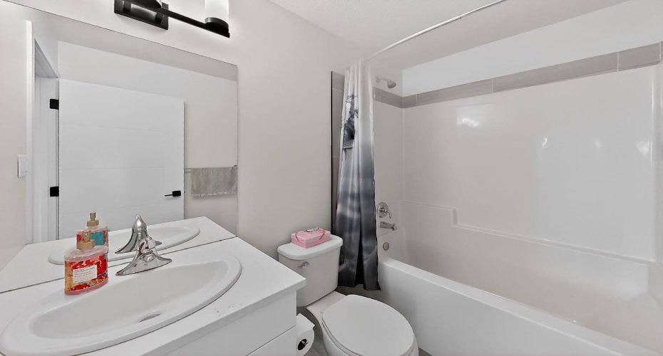 302 Uplands Boulevard, Lethbridge, Alberta T1H 7C7, 3 Bedrooms Bedrooms, ,3 BathroomsBathrooms,Residential,For Sale,Uplands,A2290461