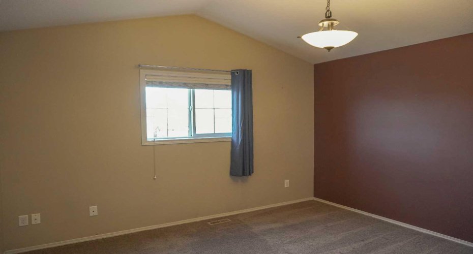 721 Silkstone Close, Lethbridge, Alberta T1J4B9, 3 Bedrooms Bedrooms, ,2 BathroomsBathrooms,Residential,For Sale,Silkstone,A2297434