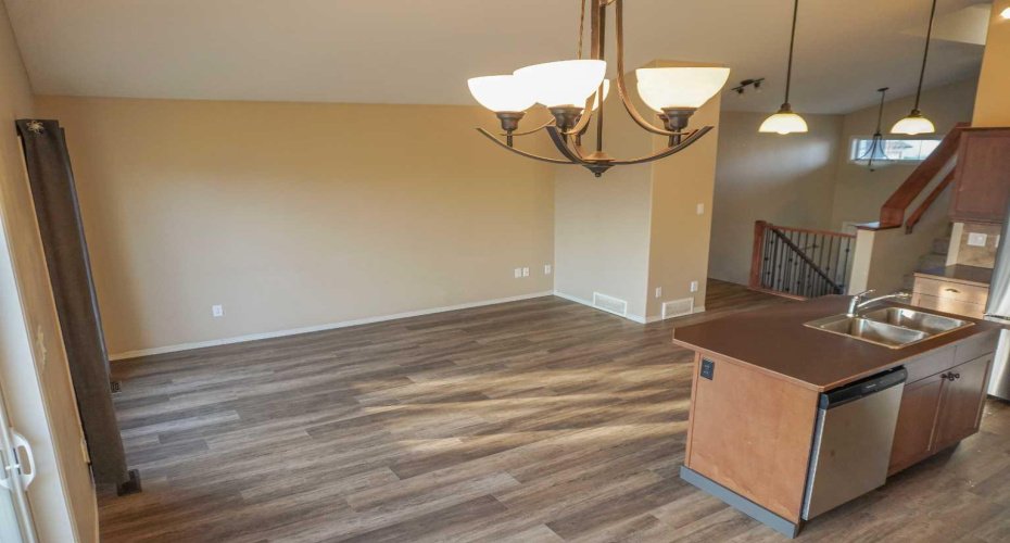 721 Silkstone Close, Lethbridge, Alberta T1J4B9, 3 Bedrooms Bedrooms, ,2 BathroomsBathrooms,Residential,For Sale,Silkstone,A2297434