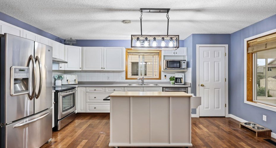 10 Big Springs Hill, Airdrie, Alberta T4A1N1, 3 Bedrooms Bedrooms, ,3 BathroomsBathrooms,Residential,For Sale,Big Springs,A2301253