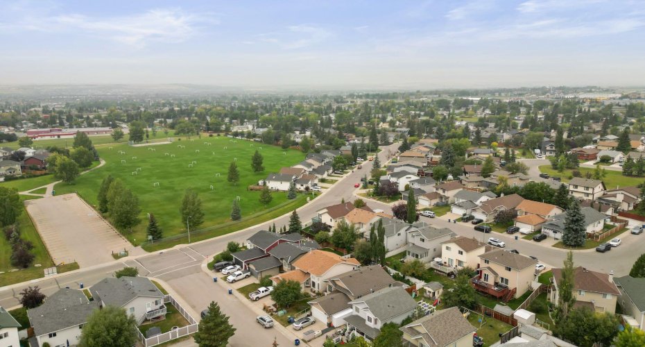 10 Big Springs Hill, Airdrie, Alberta T4A1N1, 3 Bedrooms Bedrooms, ,3 BathroomsBathrooms,Residential,For Sale,Big Springs,A2301253