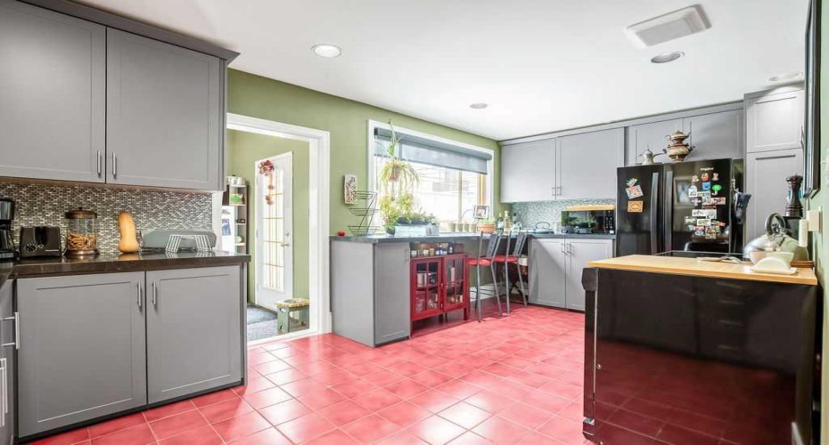 2410 16 Street, Calgary, Alberta T2T 4E8, 2 Bedrooms Bedrooms, ,2 BathroomsBathrooms,Residential,For Sale,16,A2301893