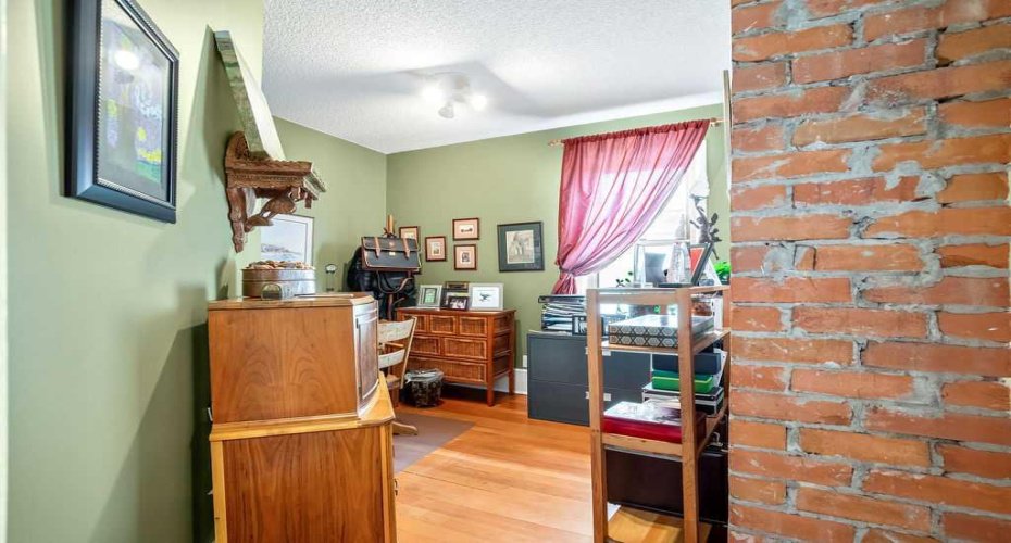 2410 16 Street, Calgary, Alberta T2T 4E8, 2 Bedrooms Bedrooms, ,2 BathroomsBathrooms,Residential,For Sale,16,A2301893