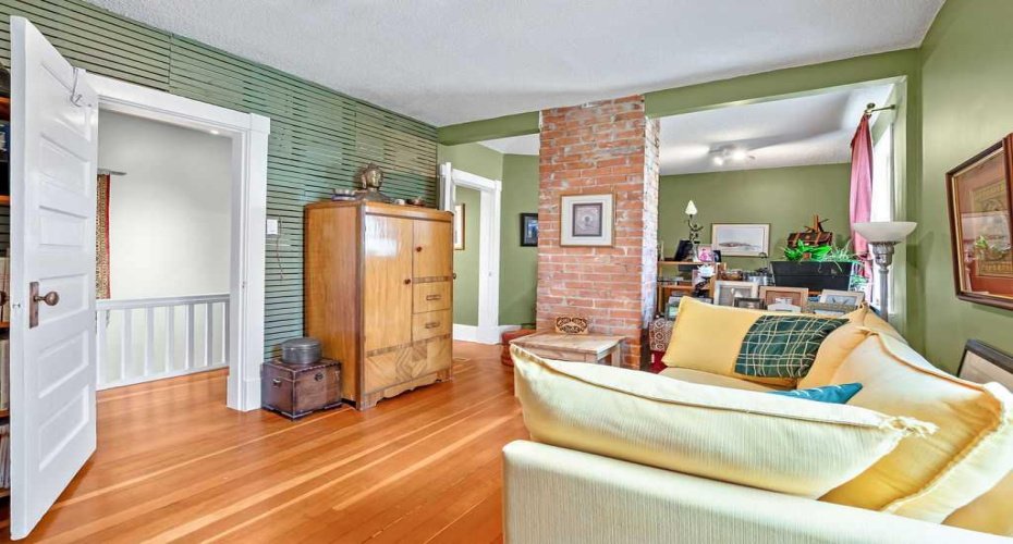 2410 16 Street, Calgary, Alberta T2T 4E8, 2 Bedrooms Bedrooms, ,2 BathroomsBathrooms,Residential,For Sale,16,A2301893