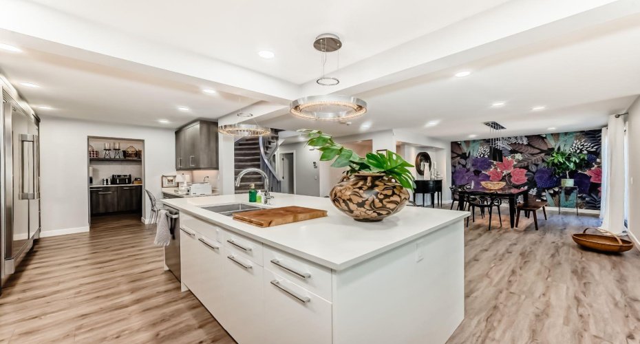 22 Coach Manor Terrace, Calgary, Alberta T3H 1C3, 2 Bedrooms Bedrooms, ,3 BathroomsBathrooms,Residential,For Sale,Coach Manor,A2302330