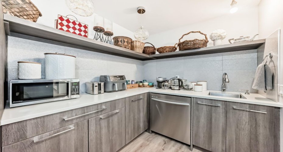 22 Coach Manor Terrace, Calgary, Alberta T3H 1C3, 2 Bedrooms Bedrooms, ,3 BathroomsBathrooms,Residential,For Sale,Coach Manor,A2302330