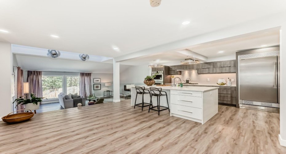 22 Coach Manor Terrace, Calgary, Alberta T3H 1C3, 2 Bedrooms Bedrooms, ,3 BathroomsBathrooms,Residential,For Sale,Coach Manor,A2302330