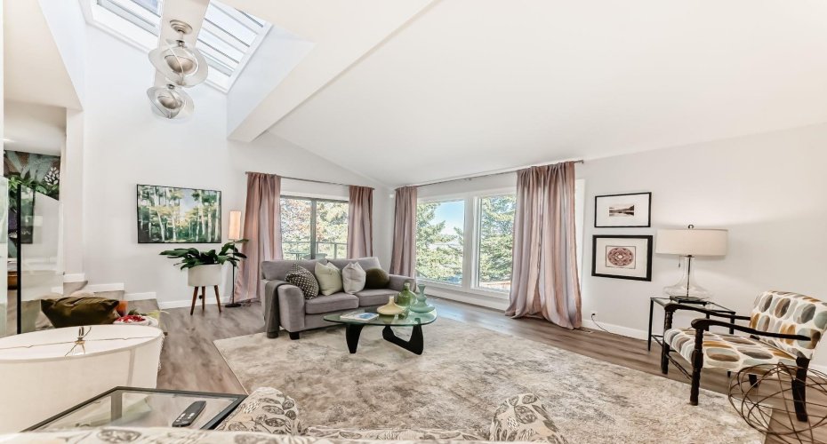 22 Coach Manor Terrace, Calgary, Alberta T3H 1C3, 2 Bedrooms Bedrooms, ,3 BathroomsBathrooms,Residential,For Sale,Coach Manor,A2302330