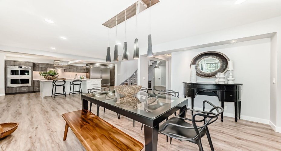 22 Coach Manor Terrace, Calgary, Alberta T3H 1C3, 2 Bedrooms Bedrooms, ,3 BathroomsBathrooms,Residential,For Sale,Coach Manor,A2302330