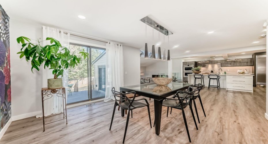 22 Coach Manor Terrace, Calgary, Alberta T3H 1C3, 2 Bedrooms Bedrooms, ,3 BathroomsBathrooms,Residential,For Sale,Coach Manor,A2302330