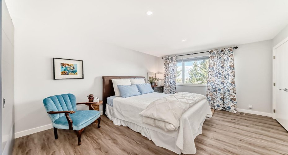 22 Coach Manor Terrace, Calgary, Alberta T3H 1C3, 2 Bedrooms Bedrooms, ,3 BathroomsBathrooms,Residential,For Sale,Coach Manor,A2302330