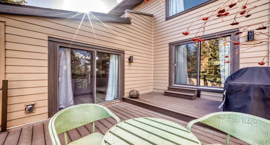 22 Coach Manor Terrace, Calgary, Alberta T3H 1C3, 2 Bedrooms Bedrooms, ,3 BathroomsBathrooms,Residential,For Sale,Coach Manor,A2302330