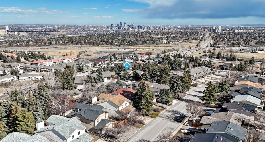 22 Coach Manor Terrace, Calgary, Alberta T3H 1C3, 2 Bedrooms Bedrooms, ,3 BathroomsBathrooms,Residential,For Sale,Coach Manor,A2302330