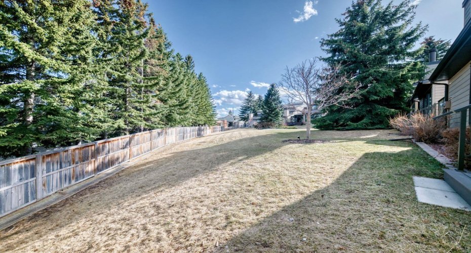 22 Coach Manor Terrace, Calgary, Alberta T3H 1C3, 2 Bedrooms Bedrooms, ,3 BathroomsBathrooms,Residential,For Sale,Coach Manor,A2302330