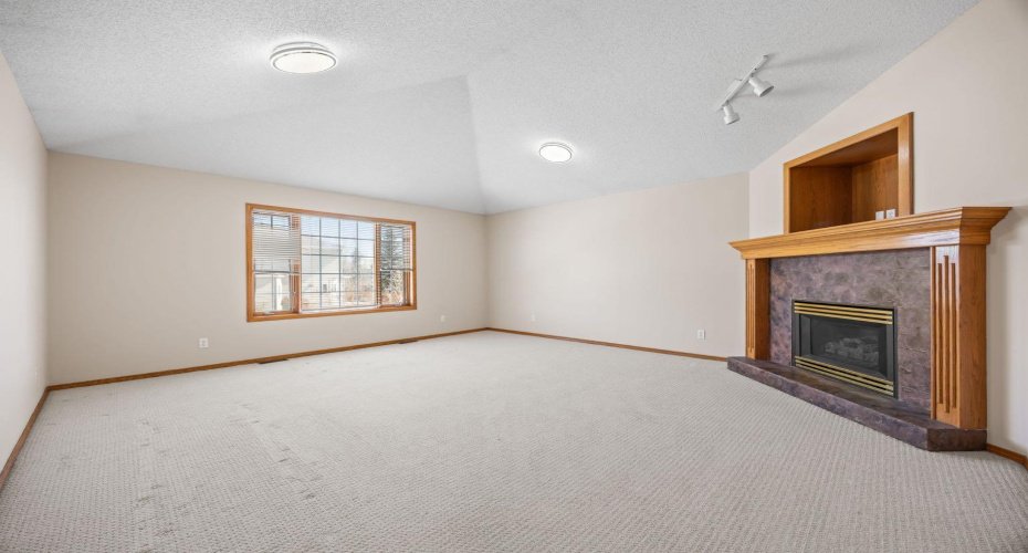 Expansive upper-level Bonus room
