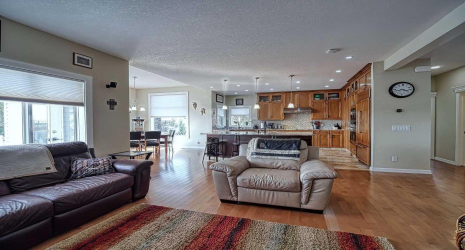 409 9 Street, Beiseker, Alberta T0M0G0, 3 Bedrooms Bedrooms, ,4 BathroomsBathrooms,Residential,For Sale,9,A2255852