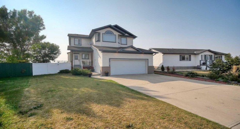 409 9 Street, Beiseker, Alberta T0M0G0, 3 Bedrooms Bedrooms, ,4 BathroomsBathrooms,Residential,For Sale,9,A2255852