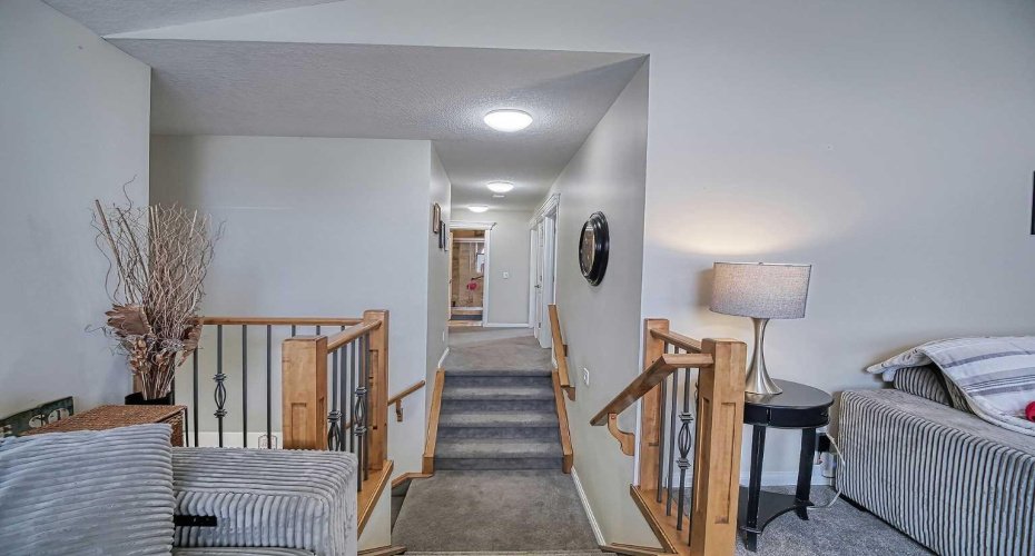 409 9 Street, Beiseker, Alberta T0M0G0, 3 Bedrooms Bedrooms, ,4 BathroomsBathrooms,Residential,For Sale,9,A2255852