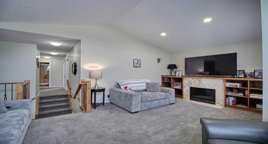 409 9 Street, Beiseker, Alberta T0M0G0, 3 Bedrooms Bedrooms, ,4 BathroomsBathrooms,Residential,For Sale,9,A2255852