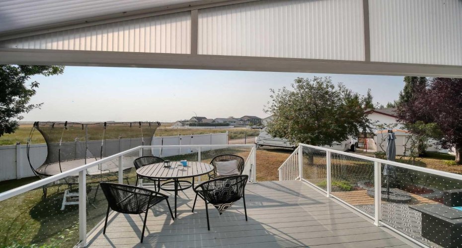 409 9 Street, Beiseker, Alberta T0M0G0, 3 Bedrooms Bedrooms, ,4 BathroomsBathrooms,Residential,For Sale,9,A2255852