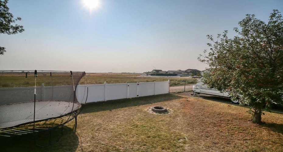 409 9 Street, Beiseker, Alberta T0M0G0, 3 Bedrooms Bedrooms, ,4 BathroomsBathrooms,Residential,For Sale,9,A2255852