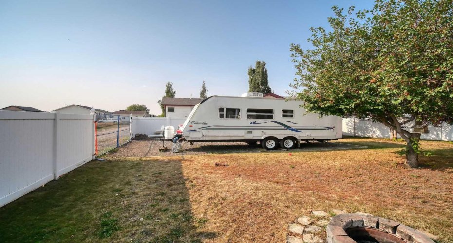 409 9 Street, Beiseker, Alberta T0M0G0, 3 Bedrooms Bedrooms, ,4 BathroomsBathrooms,Residential,For Sale,9,A2255852