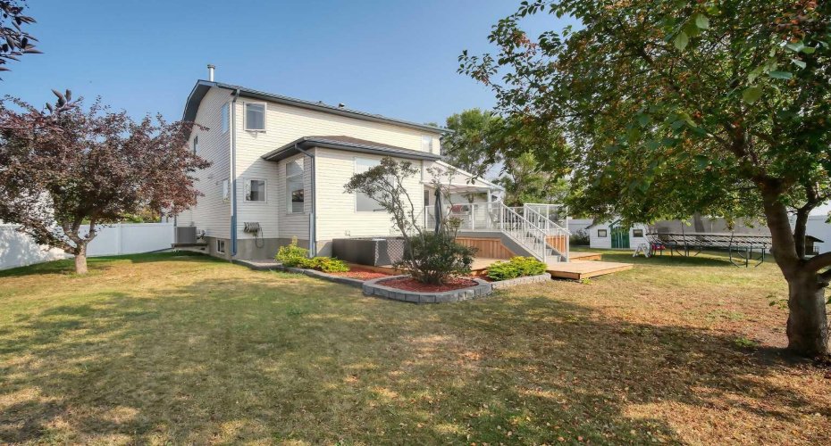 409 9 Street, Beiseker, Alberta T0M0G0, 3 Bedrooms Bedrooms, ,4 BathroomsBathrooms,Residential,For Sale,9,A2255852