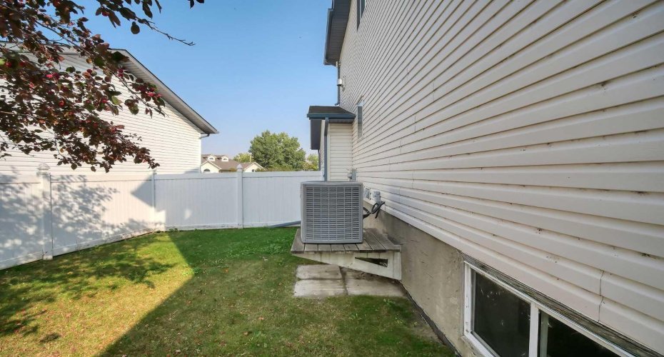 409 9 Street, Beiseker, Alberta T0M0G0, 3 Bedrooms Bedrooms, ,4 BathroomsBathrooms,Residential,For Sale,9,A2255852