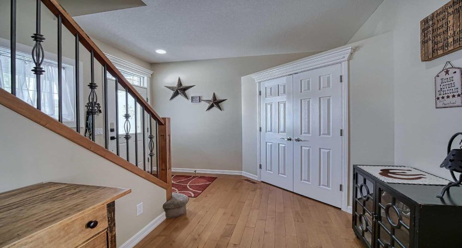 409 9 Street, Beiseker, Alberta T0M0G0, 3 Bedrooms Bedrooms, ,4 BathroomsBathrooms,Residential,For Sale,9,A2255852