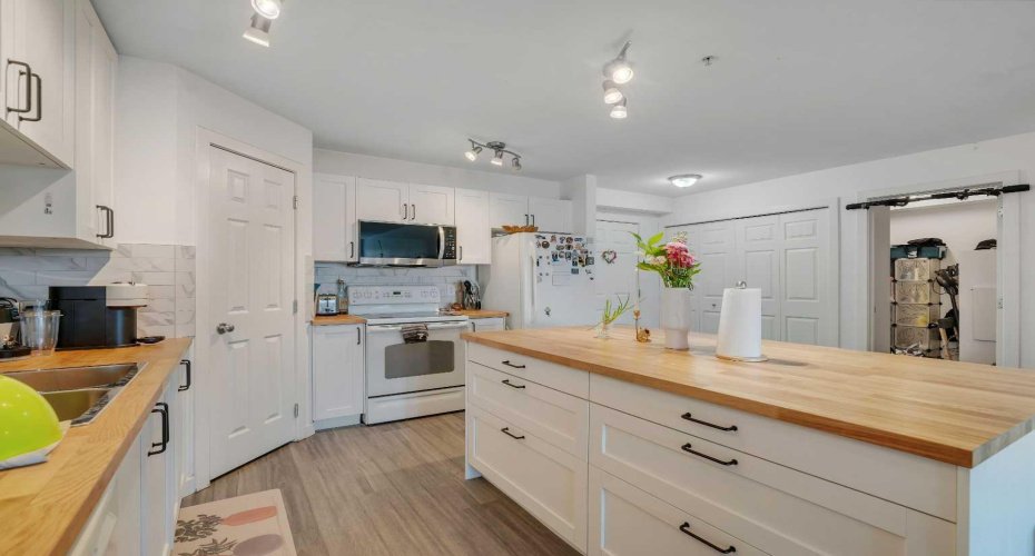 1724 26 Avenue, Calgary, Alberta T2T 1C8, 2 Bedrooms Bedrooms, ,2 BathroomsBathrooms,Residential,For Sale,26,A2257710