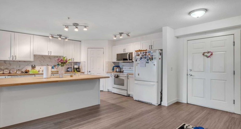 1724 26 Avenue, Calgary, Alberta T2T 1C8, 2 Bedrooms Bedrooms, ,2 BathroomsBathrooms,Residential,For Sale,26,A2257710