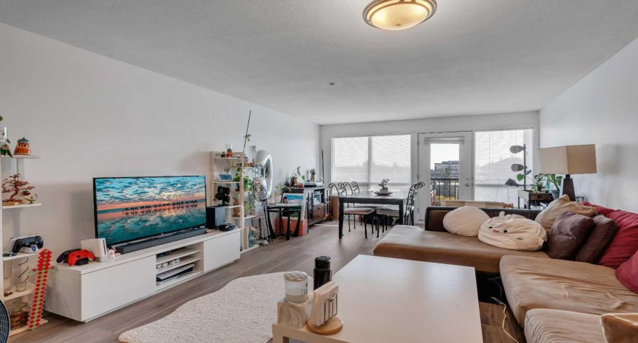 1724 26 Avenue, Calgary, Alberta T2T 1C8, 2 Bedrooms Bedrooms, ,2 BathroomsBathrooms,Residential,For Sale,26,A2257710