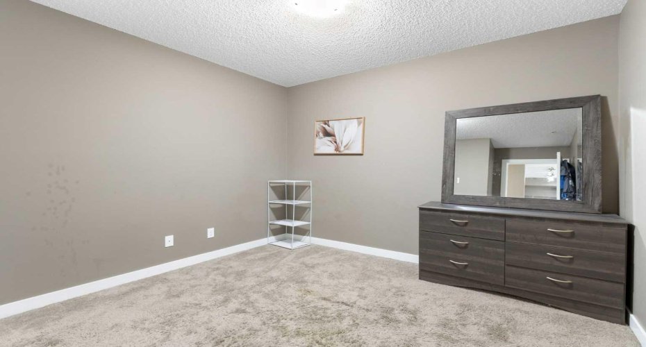 5 Saddlestone Way, Calgary, Alberta T3J 0S2, 2 Bedrooms Bedrooms, ,1 BathroomBathrooms,Residential,For Sale,Saddlestone,A2260370